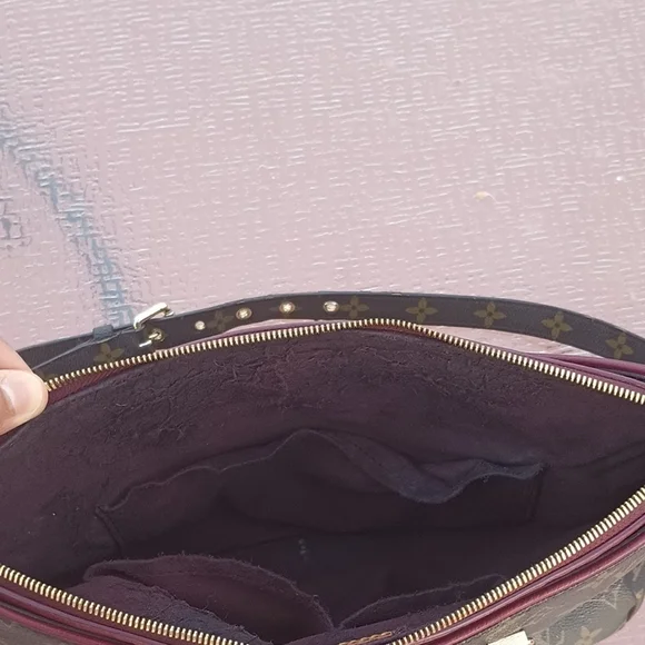 Louis Vuitton Monogram Canvas Handbag - Picture 9 of 17